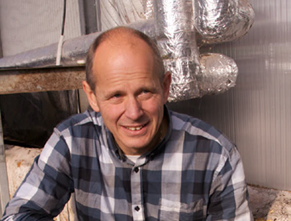 Harald Søfteland i et veksthus.